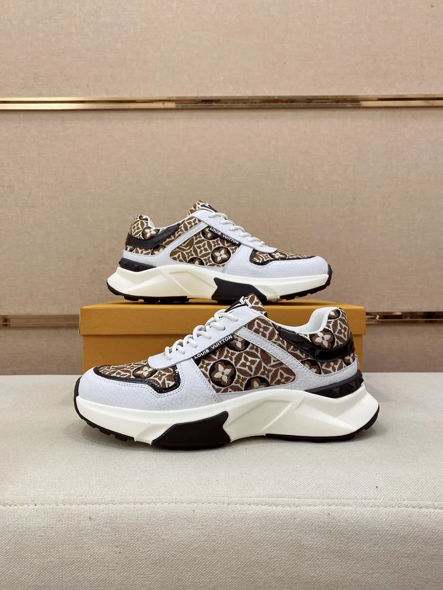 Men's shoes💰 462💰louis vuitton (Louis Vuitton/lv)🔍🔍The new counters are on sale at the same time. The uppers are imported from Italy. ️Re-engraved🇮🇹💪💪, ⚠Sole: The original sole is specially provided by the original factory, the exclusive movable molded sole is super comfortable, ⚠Original factory follow-up goods, 🔍🔍high quality, you can go in and out of the counter at will, welcome to compare⚠. Code number: 38-44 (45/46 customized, non-refundable)
